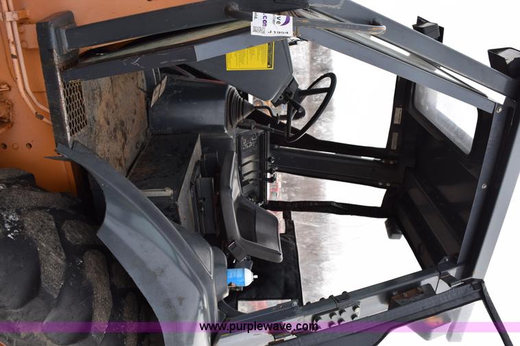 image for item J1954 1998 Case 570XLT landscape loader