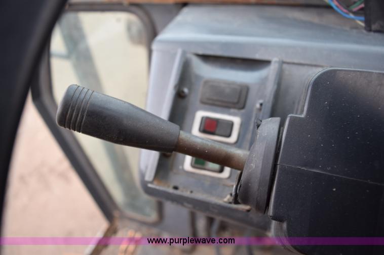 image for item J1954 1998 Case 570XLT landscape loader