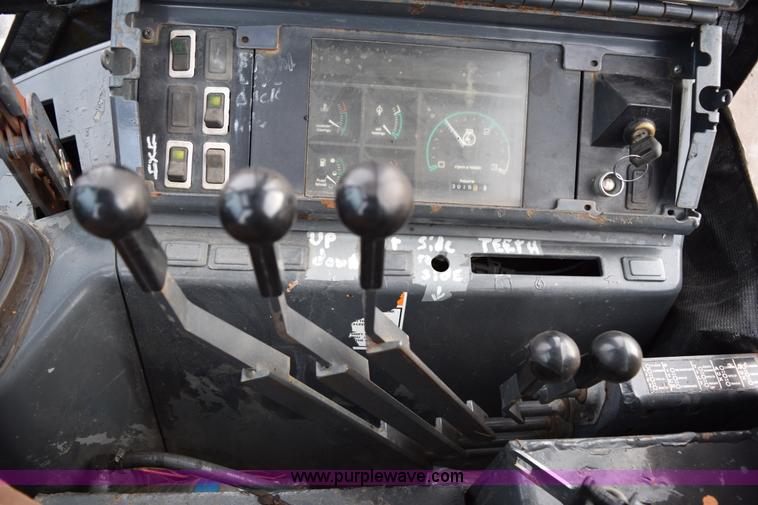 image for item J1954 1998 Case 570XLT landscape loader