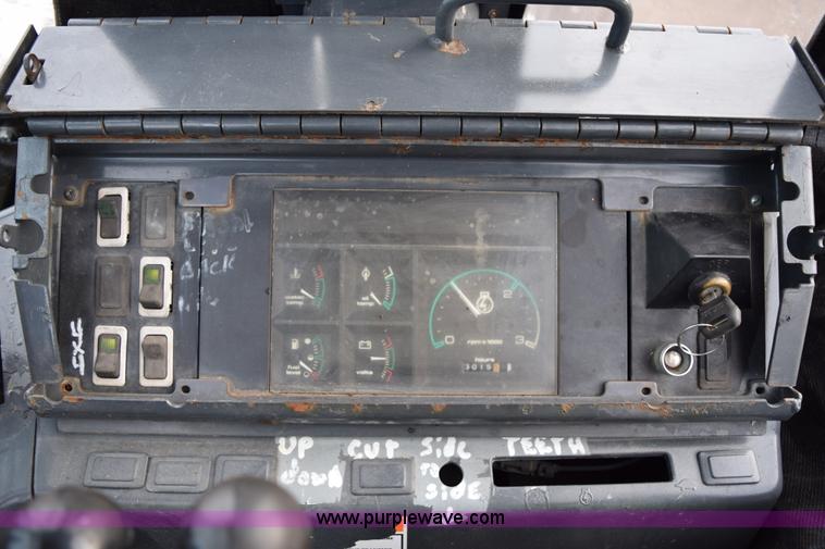 image for item J1954 1998 Case 570XLT landscape loader