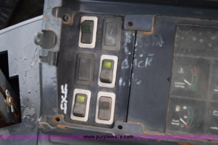 image for item J1954 1998 Case 570XLT landscape loader