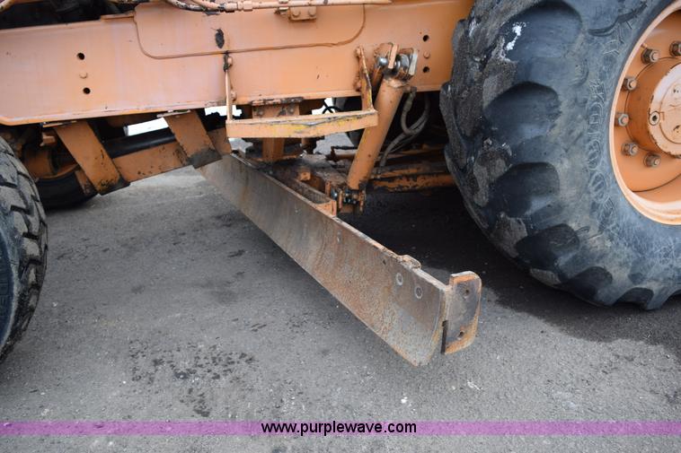 image for item J1954 1998 Case 570XLT landscape loader