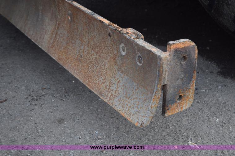 image for item J1954 1998 Case 570XLT landscape loader