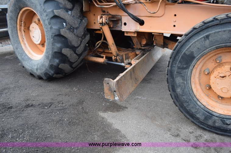 image for item J1954 1998 Case 570XLT landscape loader