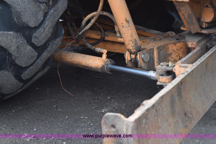 image for item J1954 1998 Case 570XLT landscape loader