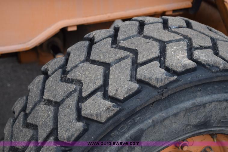 image for item J1954 1998 Case 570XLT landscape loader