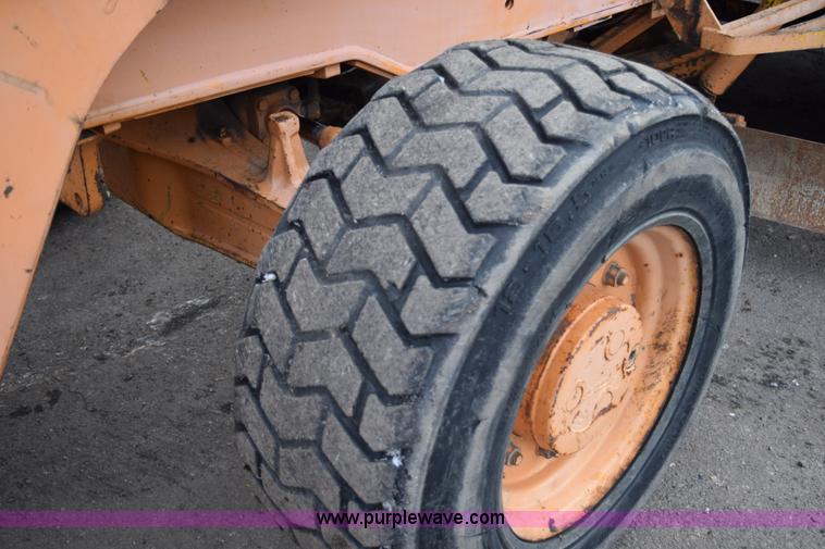 image for item J1954 1998 Case 570XLT landscape loader