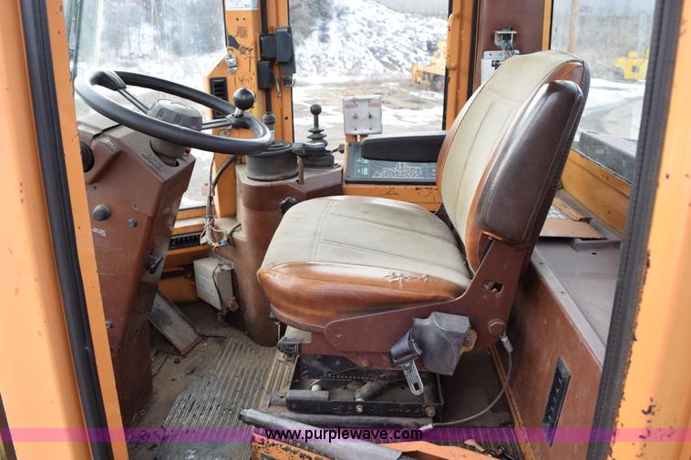 image for item J1959 1993 Case 621B wheel loader