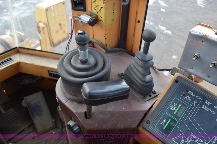 image for item J1959 1993 Case 621B wheel loader