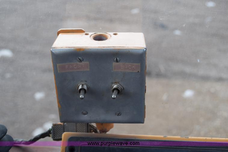 image for item J1959 1993 Case 621B wheel loader