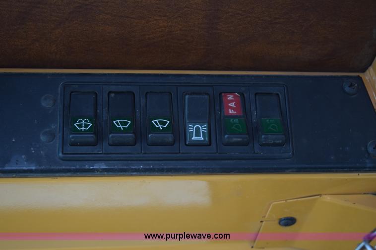 image for item J1959 1993 Case 621B wheel loader