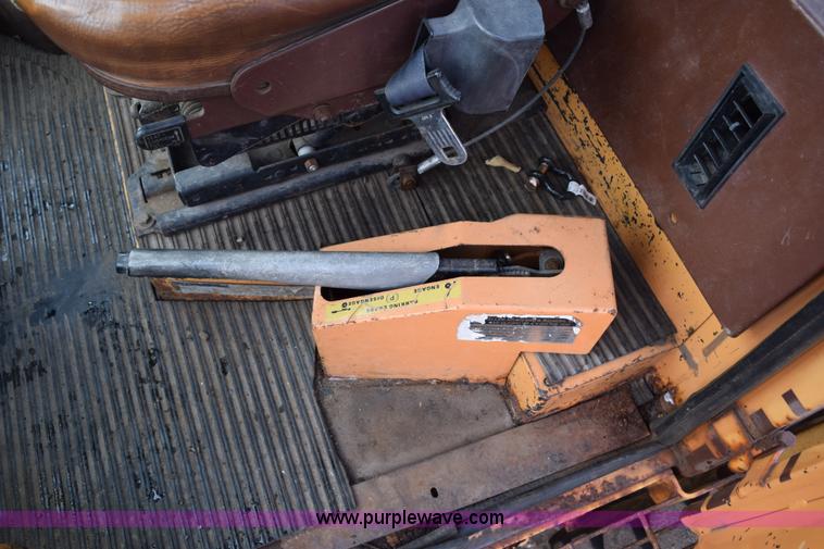 image for item J1959 1993 Case 621B wheel loader