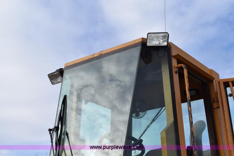 image for item J1959 1993 Case 621B wheel loader