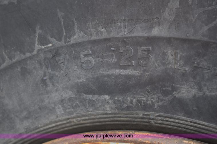 image for item J1959 1993 Case 621B wheel loader
