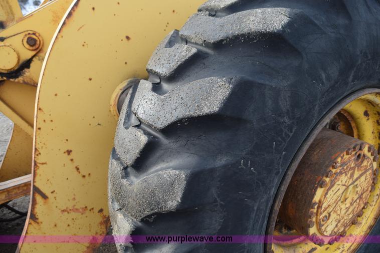 image for item J1959 1993 Case 621B wheel loader