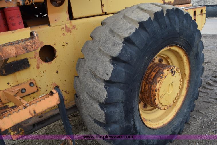 image for item J1959 1993 Case 621B wheel loader