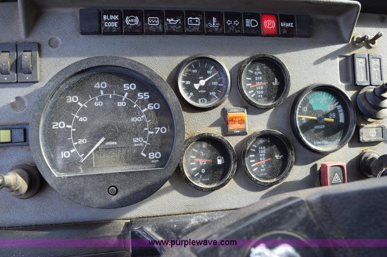 image for item J1967 1999 Mack MS300F oil distributor truck