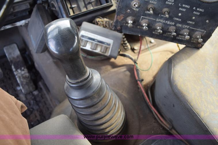 image for item J1967 1999 Mack MS300F oil distributor truck