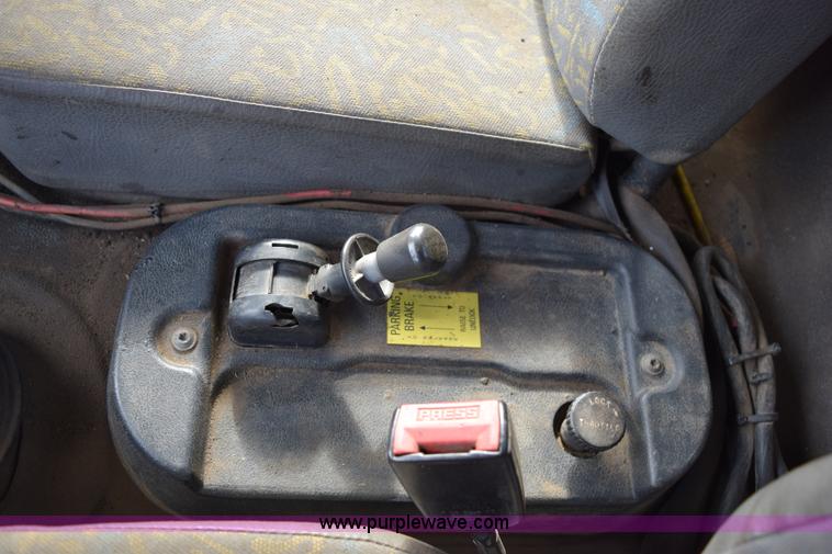 image for item J1967 1999 Mack MS300F oil distributor truck