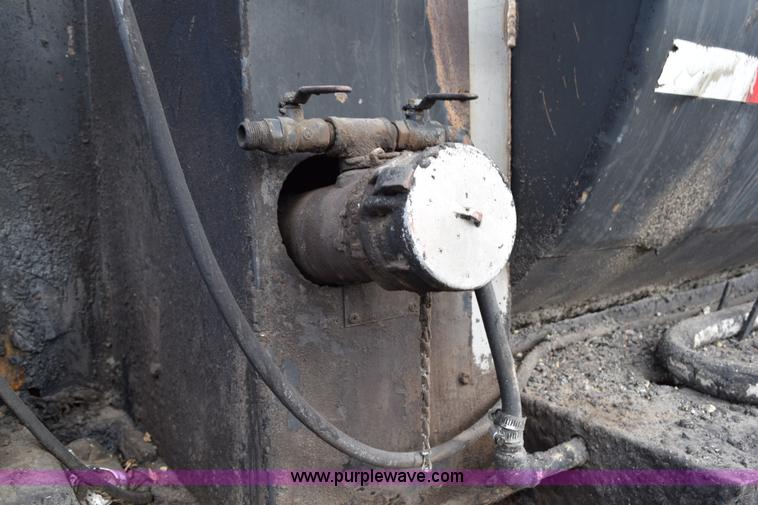 image for item J1967 1999 Mack MS300F oil distributor truck