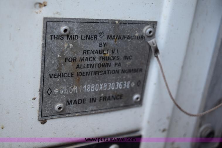 image for item J1967 1999 Mack MS300F oil distributor truck