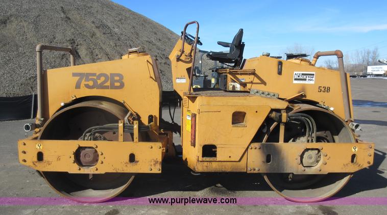 image for item J1976 Case 752B vibratory double drum roller