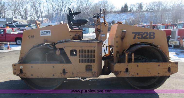 image for item J1976 Case 752B vibratory double drum roller