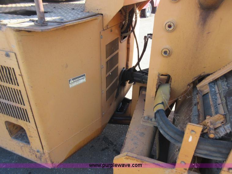 image for item J1976 Case 752B vibratory double drum roller