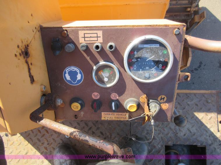 image for item J1976 Case 752B vibratory double drum roller