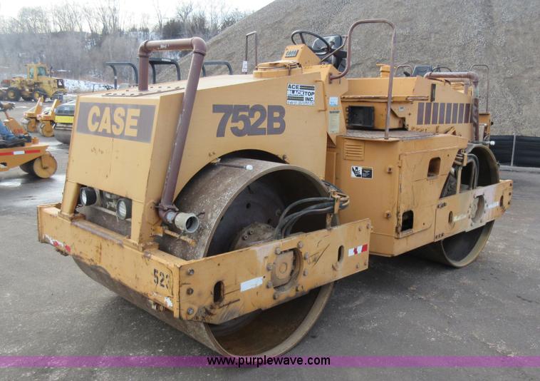 image for item J1977 Case 752B double drum roller