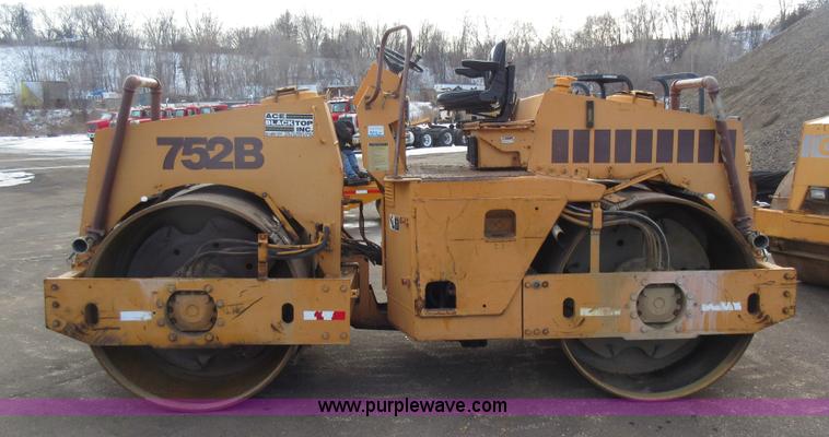 image for item J1977 Case 752B double drum roller
