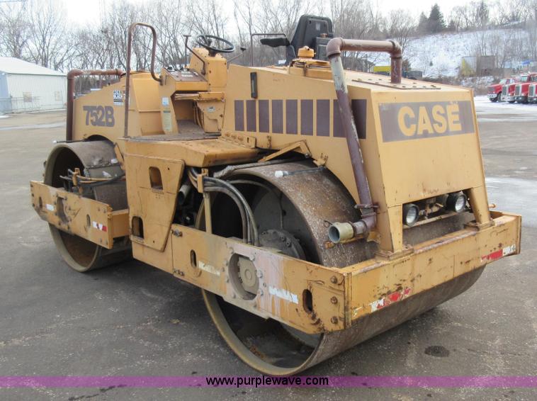 image for item J1977 Case 752B double drum roller