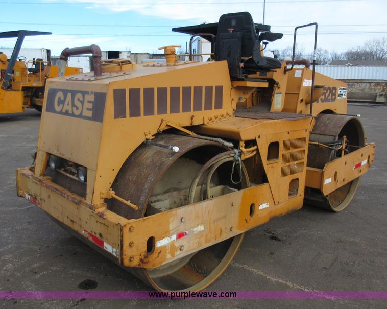 image for item J1977 Case 752B double drum roller