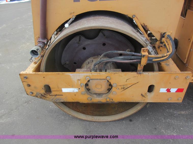 image for item J1977 Case 752B double drum roller
