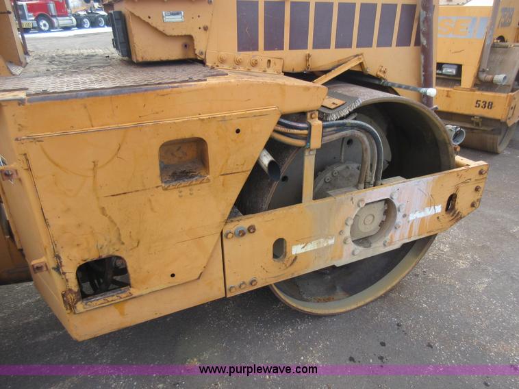 image for item J1977 Case 752B double drum roller