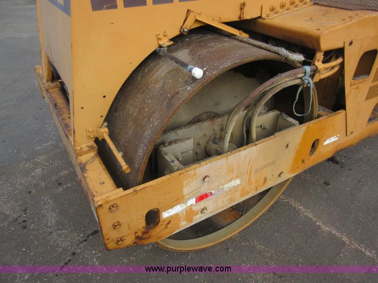 image for item J1977 Case 752B double drum roller