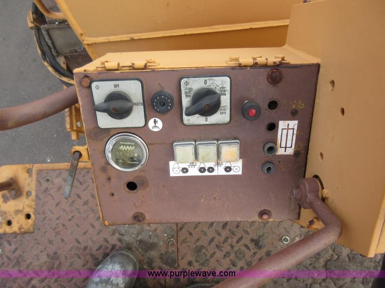 image for item J1977 Case 752B double drum roller