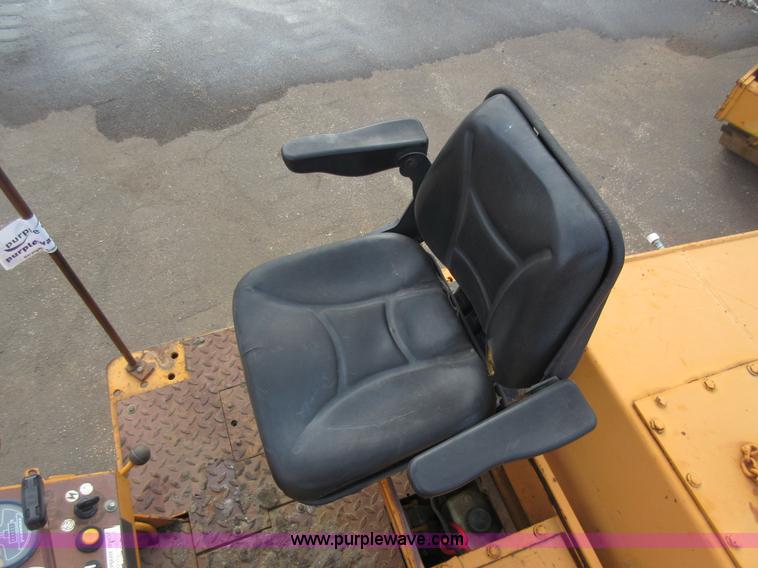 image for item J1977 Case 752B double drum roller