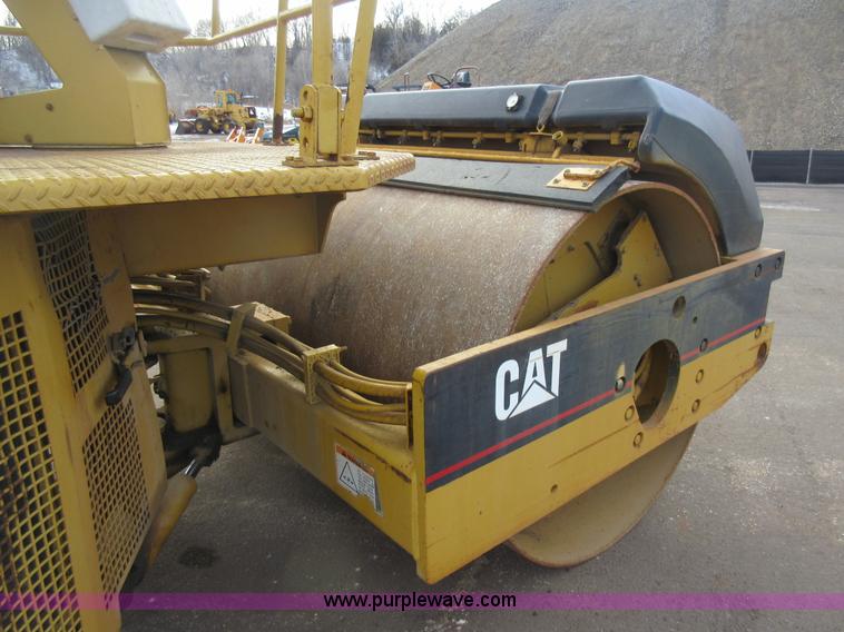 image for item J1978 Caterpillar CB634C vibratory double drum roller