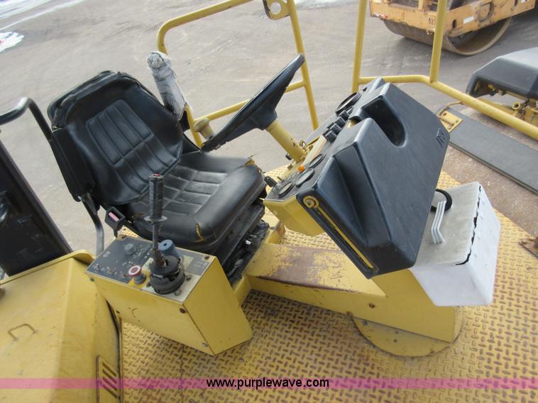 image for item J1978 Caterpillar CB634C vibratory double drum roller