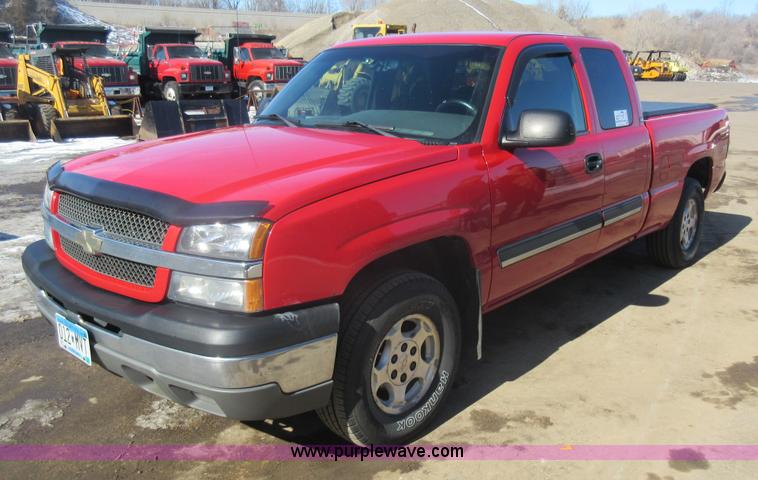 image for item J1980 2003 Chevrolet Silverado 1500 Ext. Cab pickup truck