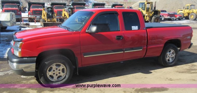image for item J1980 2003 Chevrolet Silverado 1500 Ext. Cab pickup truck
