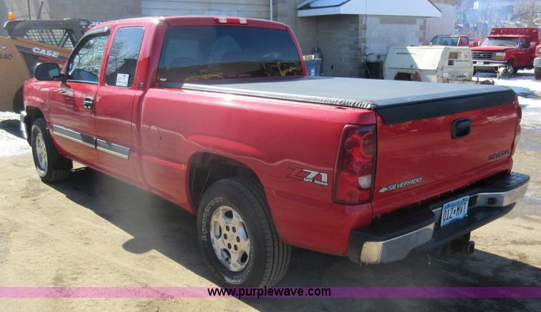 image for item J1980 2003 Chevrolet Silverado 1500 Ext. Cab pickup truck