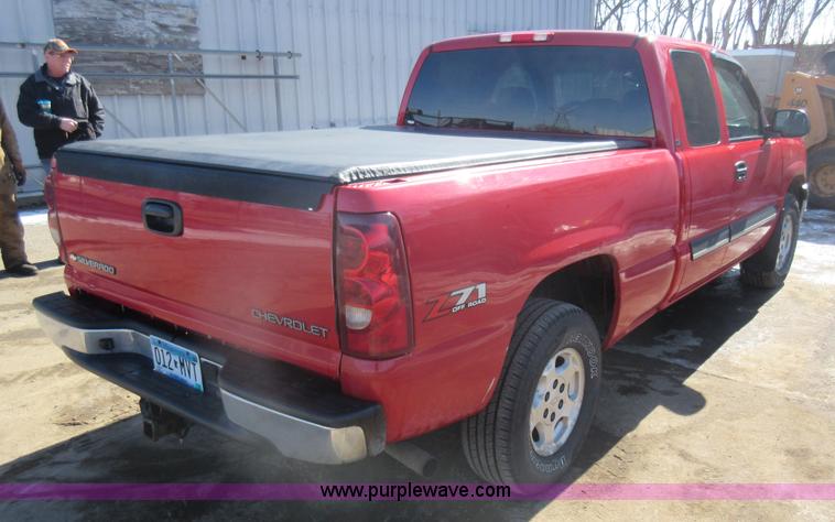 image for item J1980 2003 Chevrolet Silverado 1500 Ext. Cab pickup truck