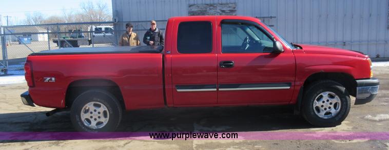 image for item J1980 2003 Chevrolet Silverado 1500 Ext. Cab pickup truck