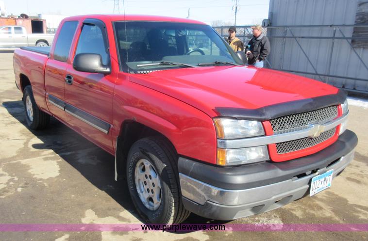image for item J1980 2003 Chevrolet Silverado 1500 Ext. Cab pickup truck