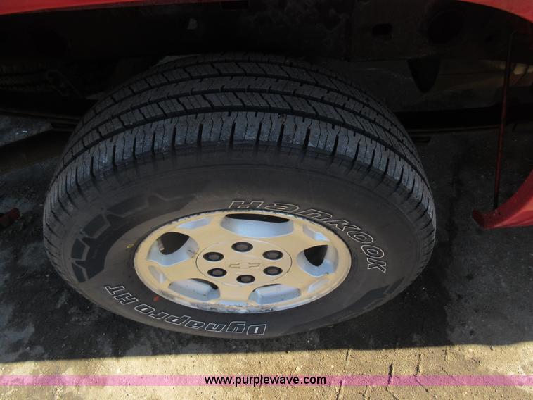 image for item J1980 2003 Chevrolet Silverado 1500 Ext. Cab pickup truck