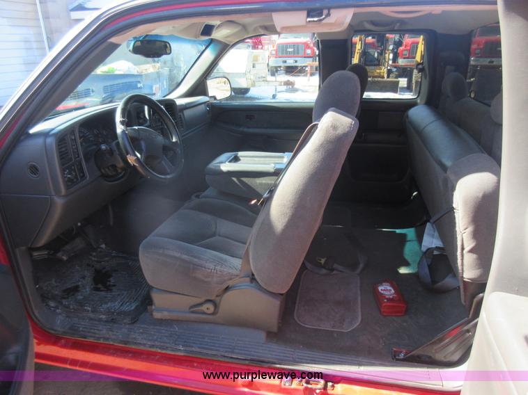 image for item J1980 2003 Chevrolet Silverado 1500 Ext. Cab pickup truck