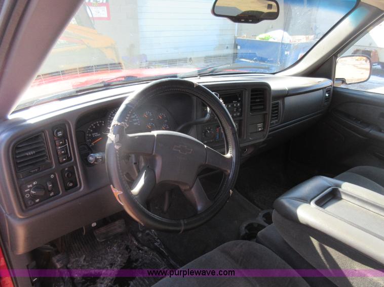 image for item J1980 2003 Chevrolet Silverado 1500 Ext. Cab pickup truck