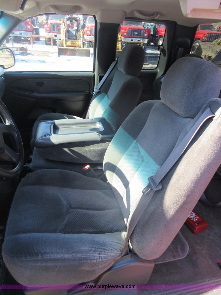 image for item J1980 2003 Chevrolet Silverado 1500 Ext. Cab pickup truck